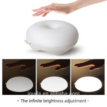 Design simple et élégant moderne blanc comme lampe de table en céramique lumière stroboscopique